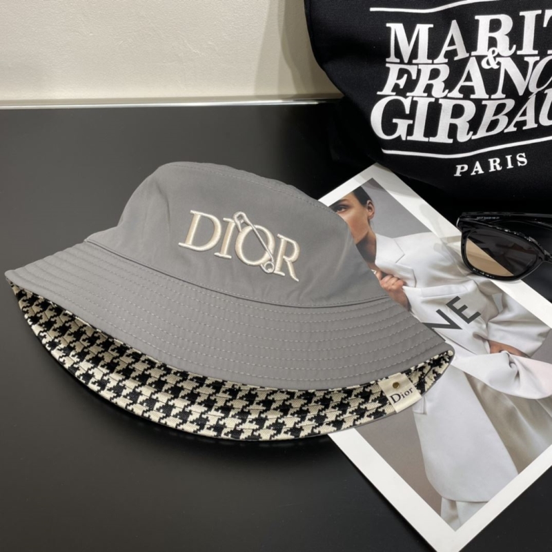 CHRISTIAN DIOR